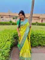 Load image into Gallery viewer, Elegant Lime Green & Peacock Yellow Banarasi Silk Saree with Traditional Motifs Jacquard Saree by Magnite (2.Vibrant Jacquard)