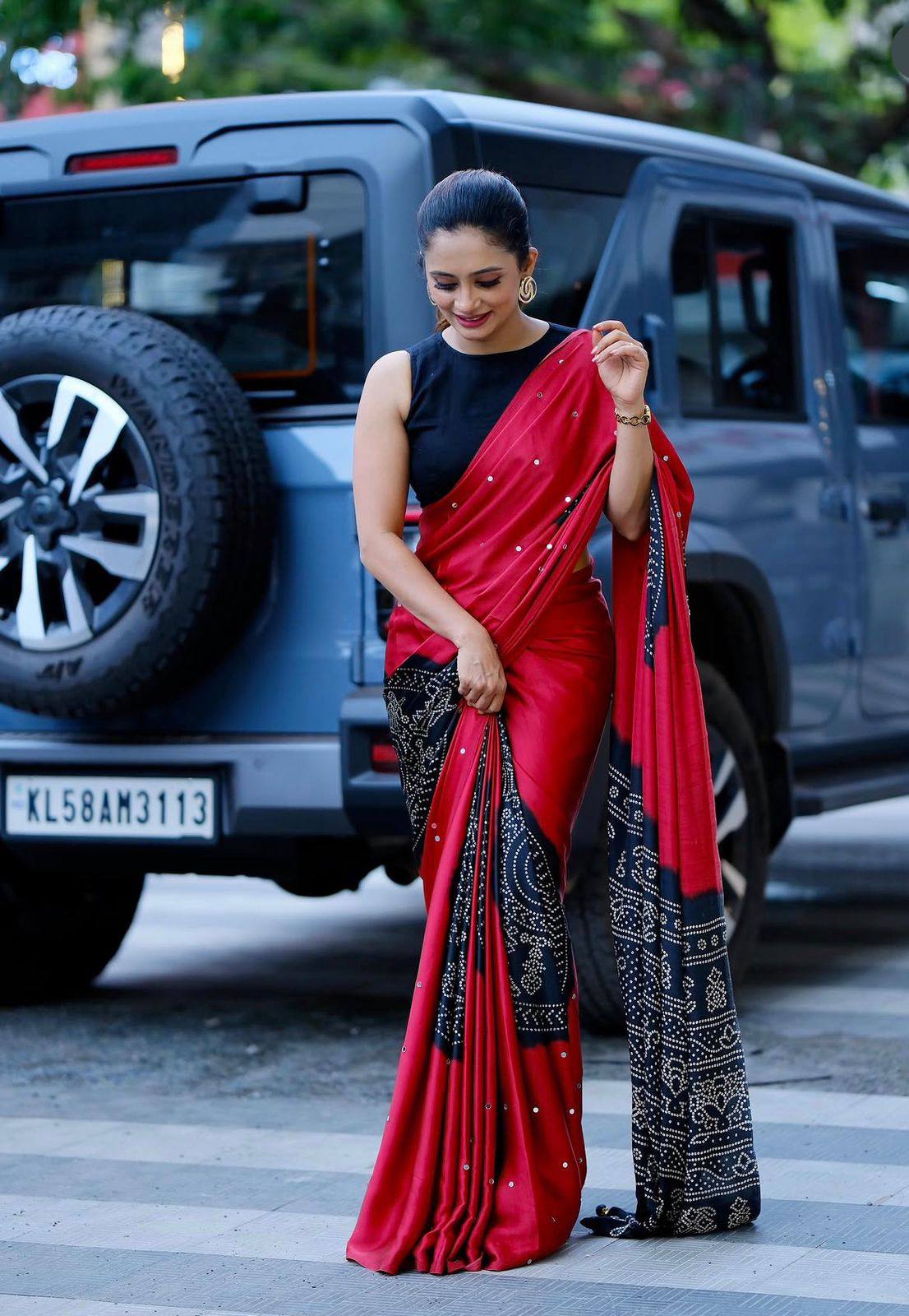 Red Bandhani Border Cotton Linen Saree by Magnite