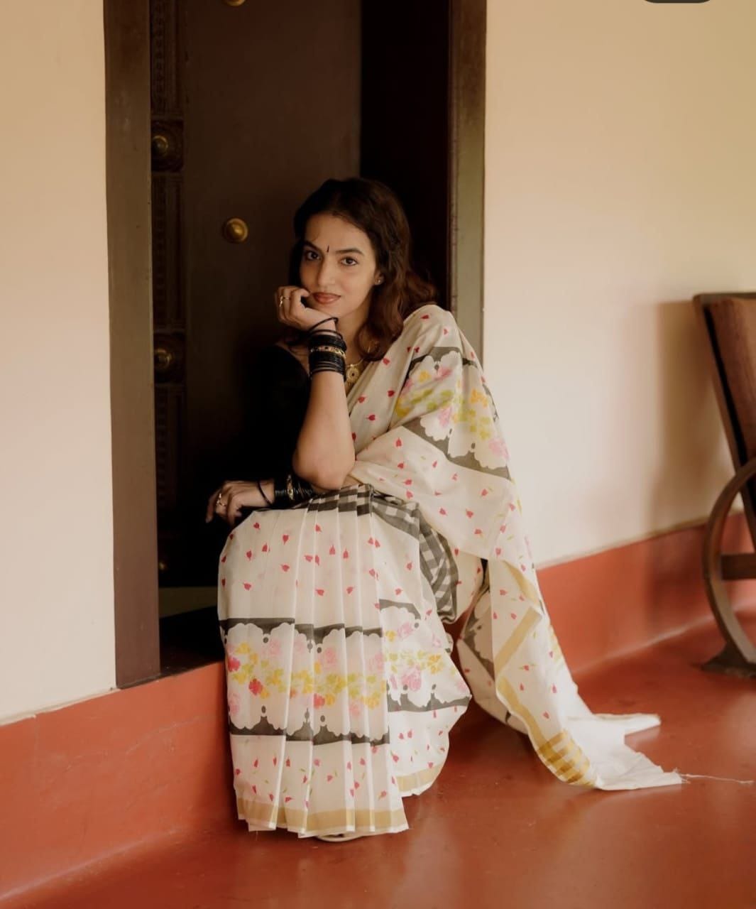 Elegant Cream Floral Printed Cotton Linen Saree with Contrast Border & Unstitched Blouse Piece for Women -Magnite (SE-1081-Cotton Lilen)