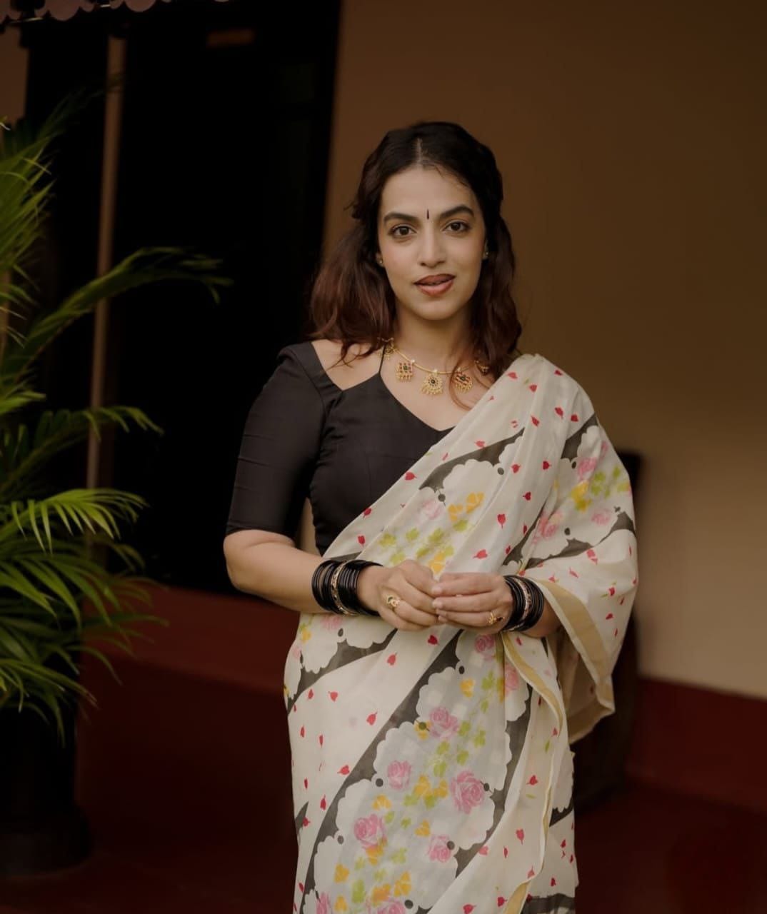 Elegant Cream Floral Printed Cotton Linen Saree with Contrast Border & Unstitched Blouse Piece for Women -Magnite (SE-1081-Cotton Lilen)