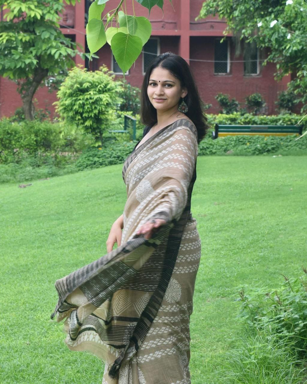 Beige Geometric Cotton Linen Saree with Black Border - Magnite (SE-1094)