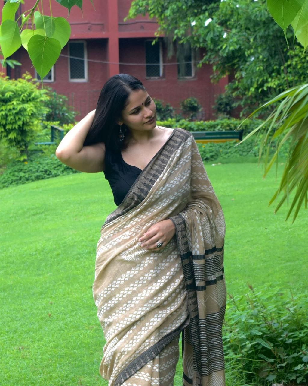 Beige Geometric Cotton Linen Saree with Black Border - Magnite (SE-1094)