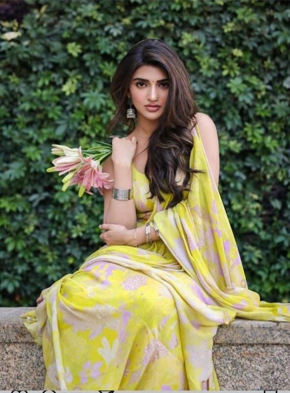 Yellow Floral Cotton Linen Saree with Lotus Print - Magnite (SE-1097)