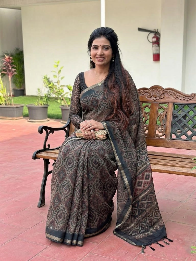 Multicolour Geometric Printed Saree With Contrast Border and Blouse Piece  - Magnite (SE-1102)