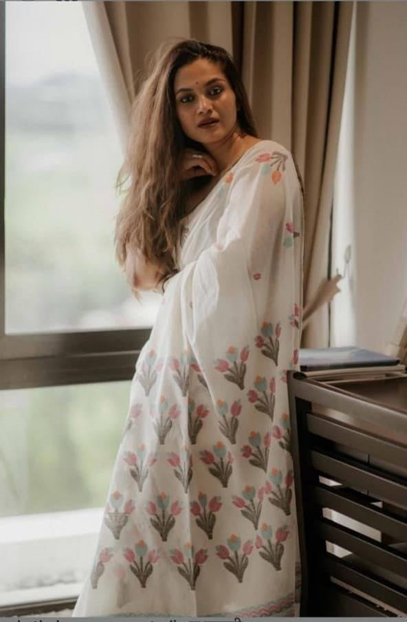 White Multicolour Cotton Linen Printed Saree With Blouse Piece  - Magnite (SE-1106)